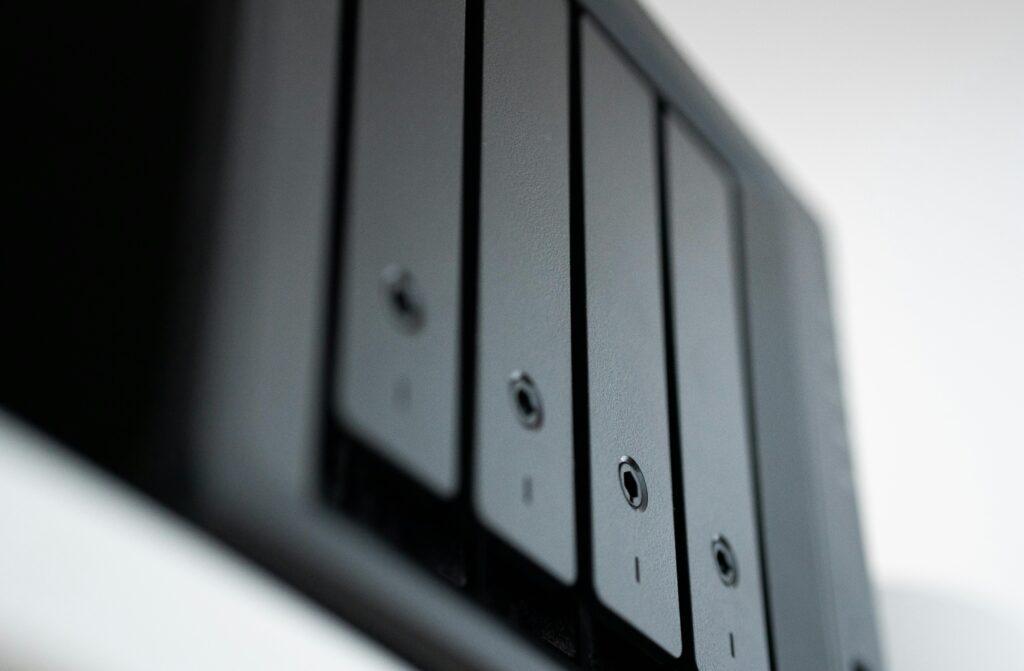 servidor synology 4 bahias para copias de seguridad